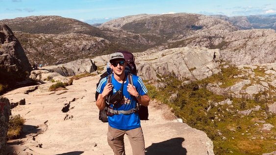 Vincent beim Wandern in Schweden.