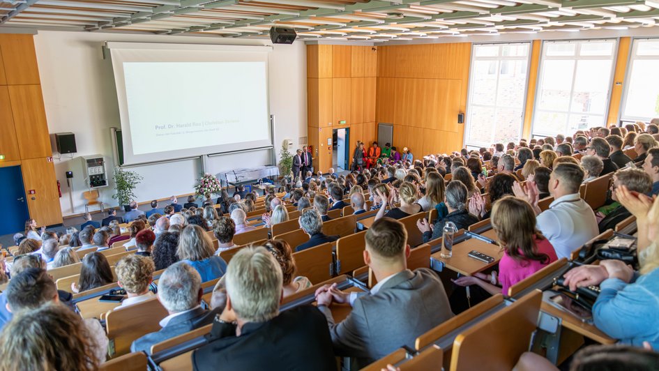Das Audimax am Campus Salzgitter war bei der Abschlussfeier sehr gut besucht. (öffnet Vergrößerung des Bildes)