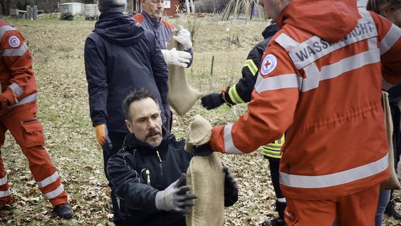 Sandsack-Stapeln