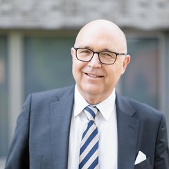 Prof. Dr. iur Winfried Huck